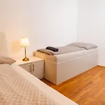Apartmán 6 Bob's - 3 Bedrooms, King Size Beds Praha