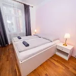 6 Bob's - 3 Bedrooms, King Size Beds