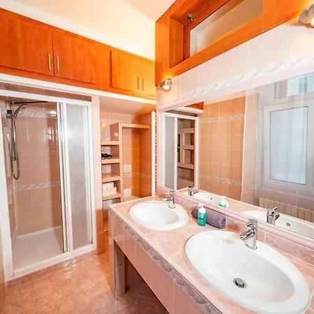 Daire 6 Bob's - 3 Bedrooms, King Size Beds Prag