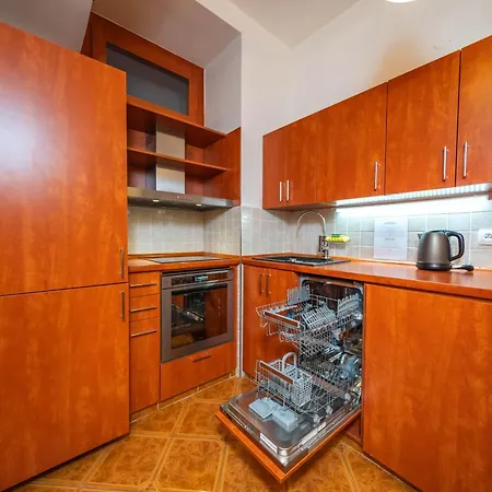 6 Bob's - 3 Bedrooms, King Size Beds * Prag