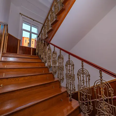 6 Bob's - 3 Bedrooms, King Size Beds *