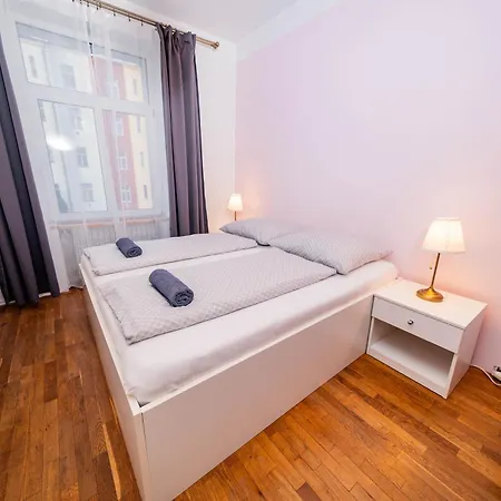 6 Bob's - 3 Bedrooms, King Size Beds
