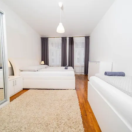 6 Bob's - 3 Bedrooms, King Size Beds Prague