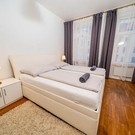 6 Bob's - 3 Bedrooms, King Size Beds Prague