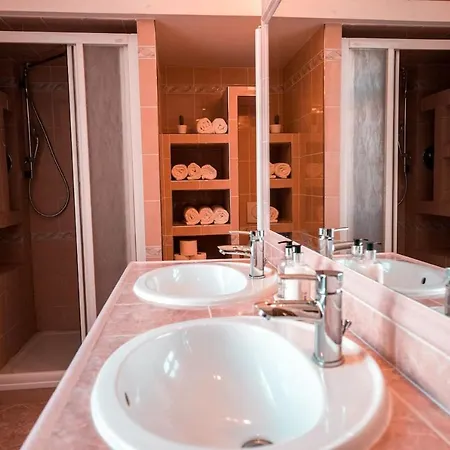 Apartment 6 Bob's - 3 Bedrooms, King Size Beds